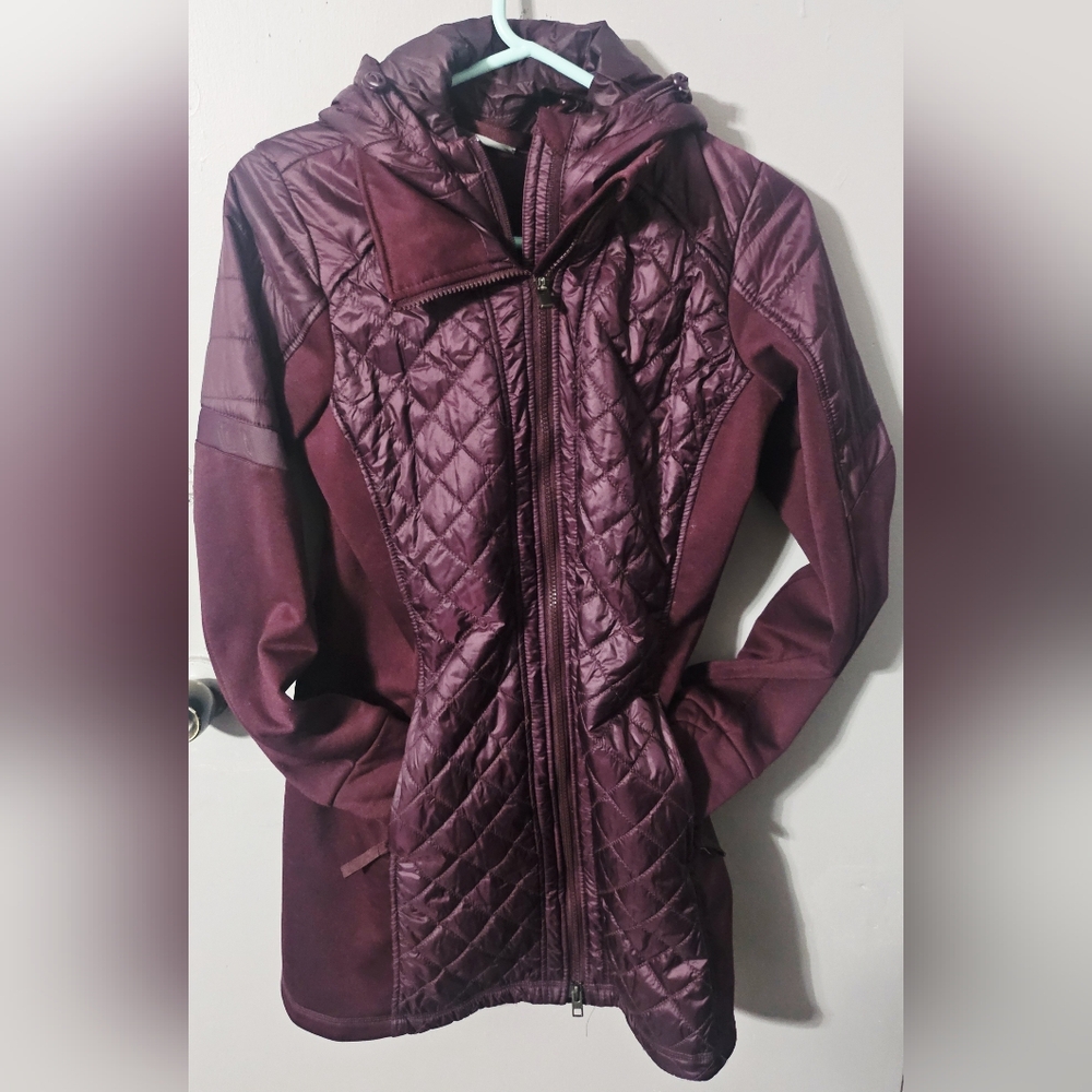 Womens Athleta Rock Springs Quilted Long Hooded Jacket burgundy size small